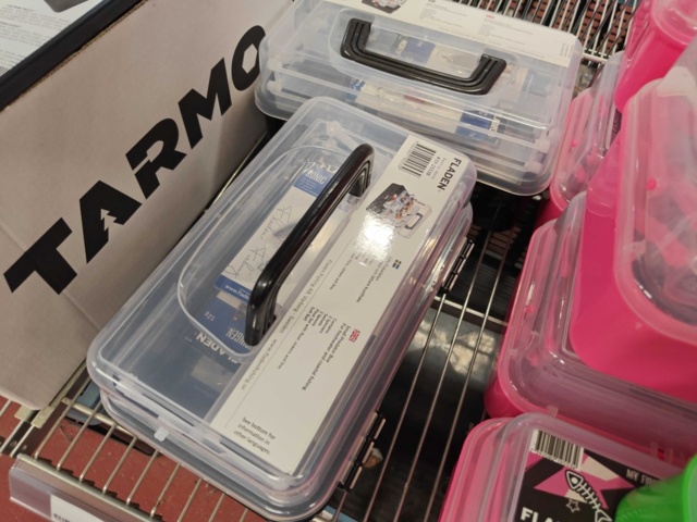 1485561-4 Fishing boxes with contents 13pcs