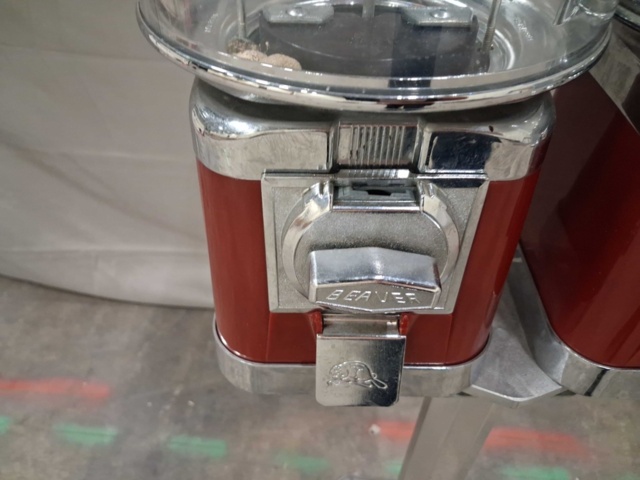 1569724-6 Godisautomater, 2 st med stativ - mekaniska, transparenta behållare