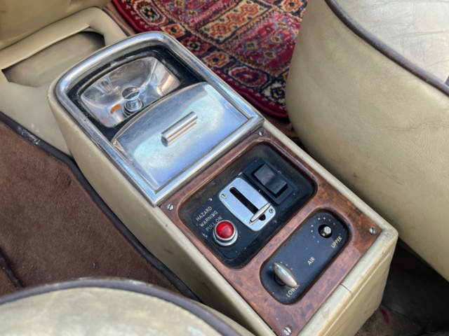 1547462-39 Rolls-Royce Corniche 6.75 V8 Automatic, 203hp, 1972