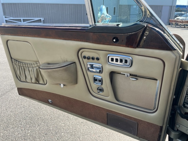 1547462-40 Rolls-Royce Corniche 6.75 V8 Automatic, 203hp, 1972