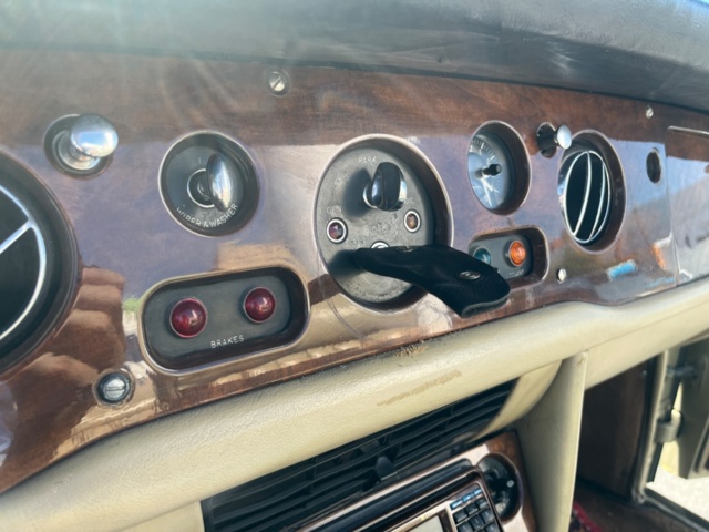 1547462-41 Rolls-Royce Corniche 6.75 V8 Automatic, 203hp, 1972