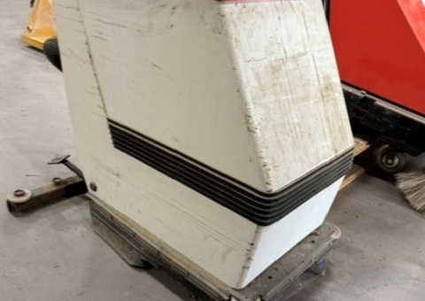 Skurmaskin - Hako Hakomatic B43, 24 V, laddare och extra borste