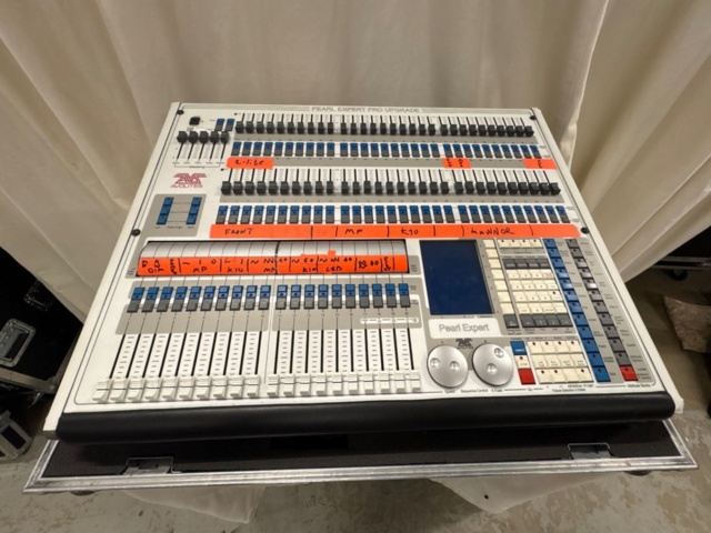 1535907-4 Light table Avolites Pearl Expert + Expert Wing