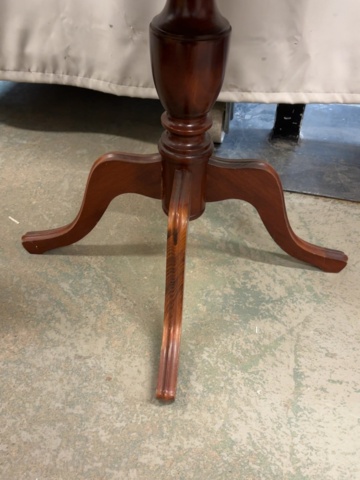 1549086-4 Round pillar table