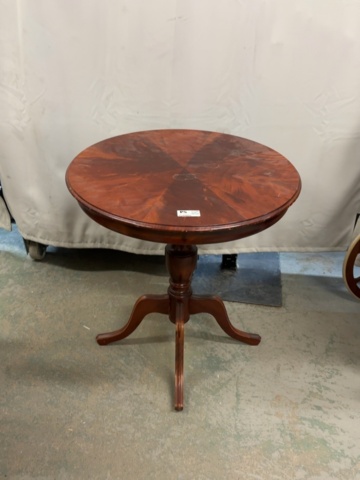 1549086-5 Round pillar table