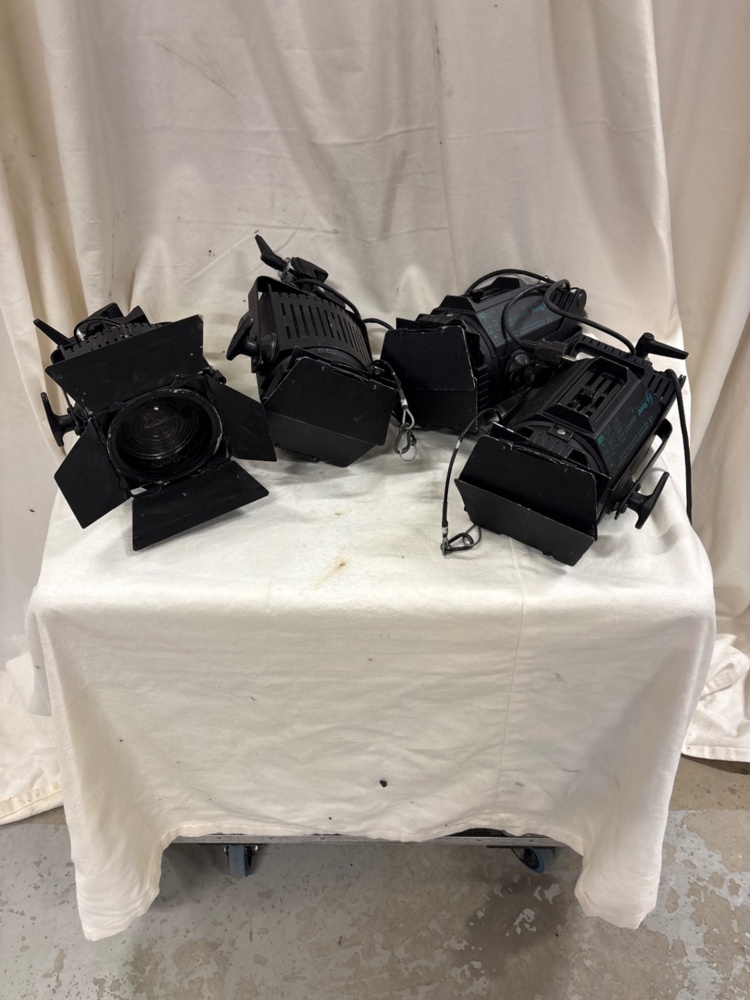 1535920-1 Strand Quartet 650W Fresnel - 4 pcs