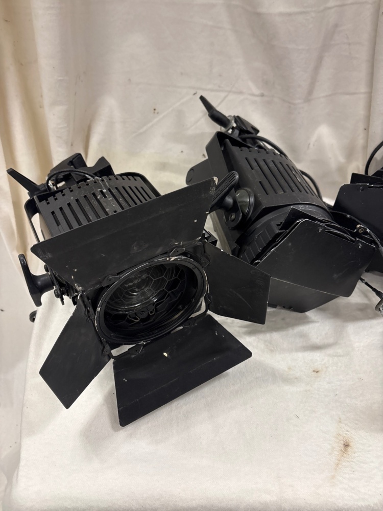 1535920-2 Strand Quartet 650W Fresnel - 4 pcs