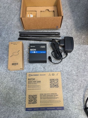 1308590-1 4G router with accessories - Teltonika RUT241