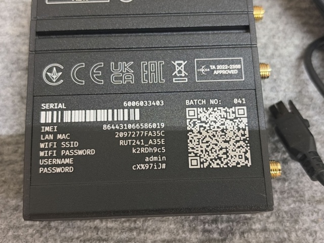 1308590-3 4G router with accessories - Teltonika RUT241