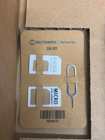 1308590-4 4G router with accessories - Teltonika RUT241