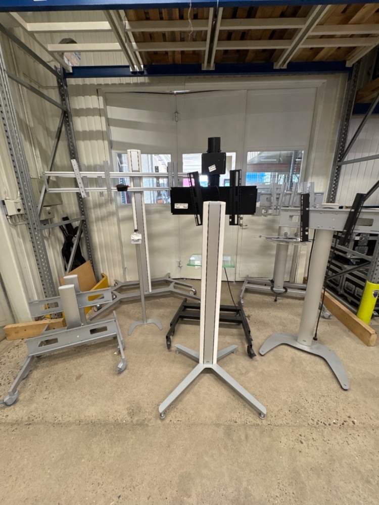 1535949-1 Lot with various SMS Floor Stands
