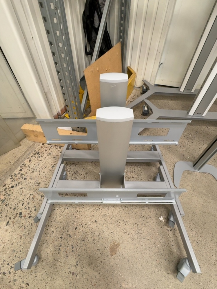 1535949-2 Lot with various SMS Floor Stands