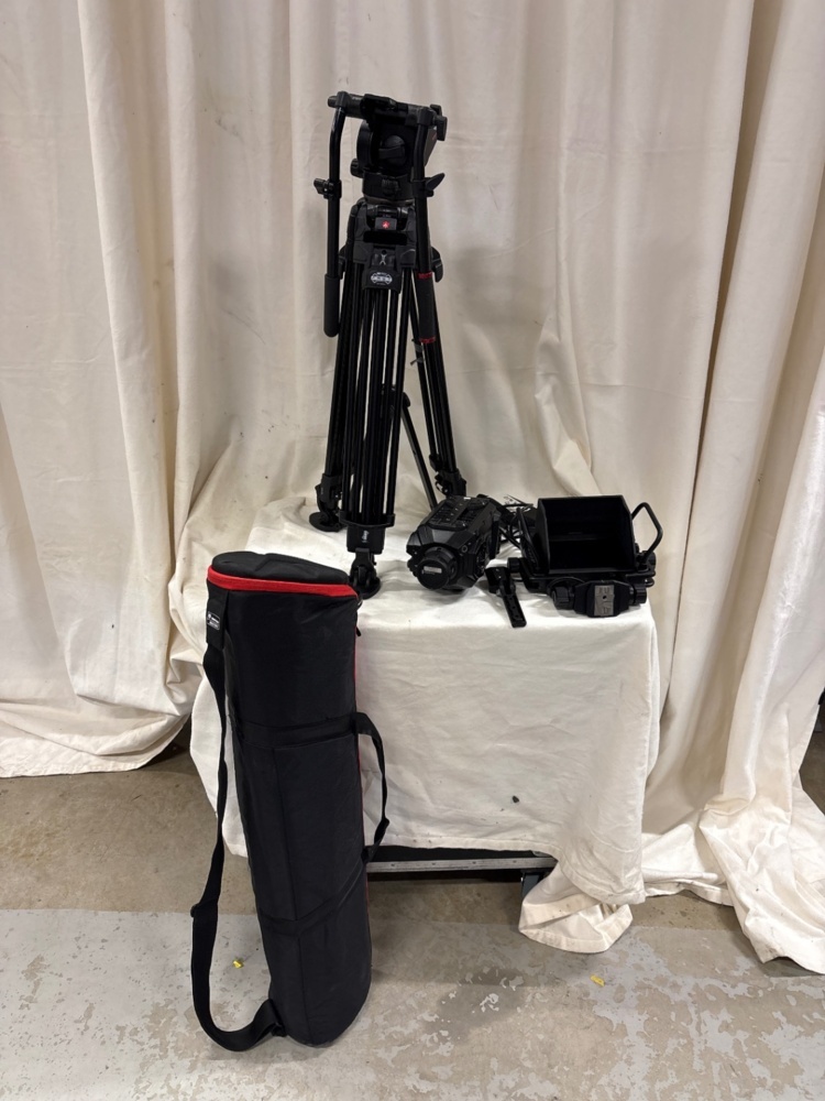 1535950-1 BMD Ursa Broadcast G1 - Includes stand & Wievfinder Kit
