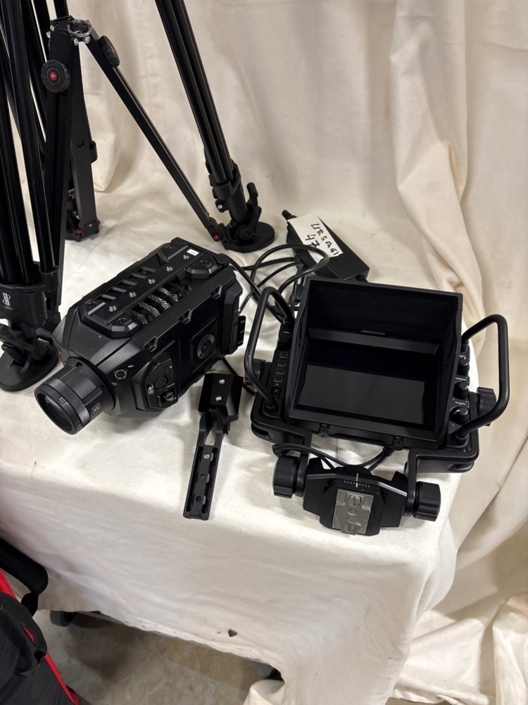 1535950-2 BMD Ursa Broadcast G1 - Includes stand & Wievfinder Kit