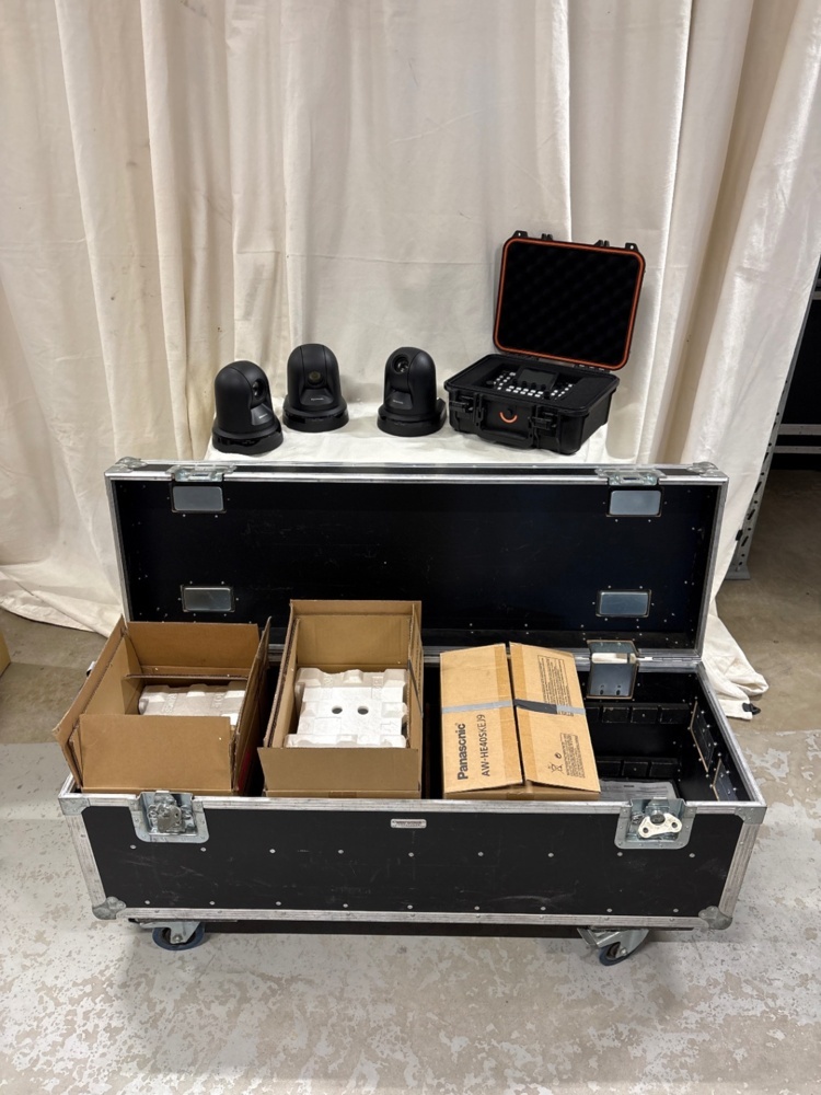 1535952-1 Panasonic AW-HE40S HD, PTZ camera Kit