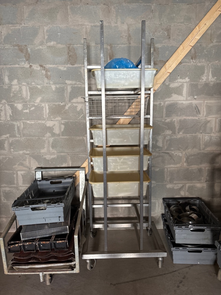 1531313-2 Bakery and kitchen equipment - Carts, baking sheets, stop rings, etc.