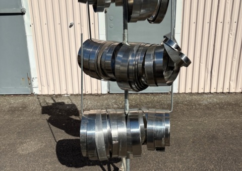 Cake rings / stop rings in different sizes on mobile stand
