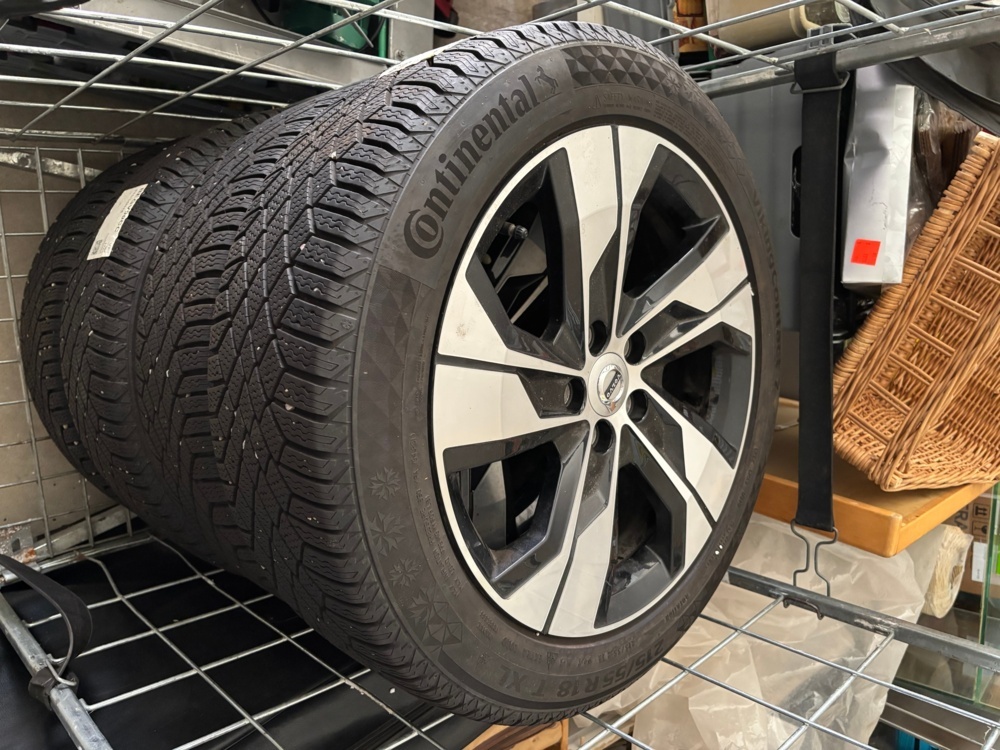 1531309-1 Vinterhjul Volvo 18"- Continental 215/55 R18 i nyskick
