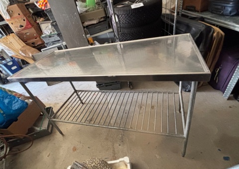Workbench and serving trolley with contents