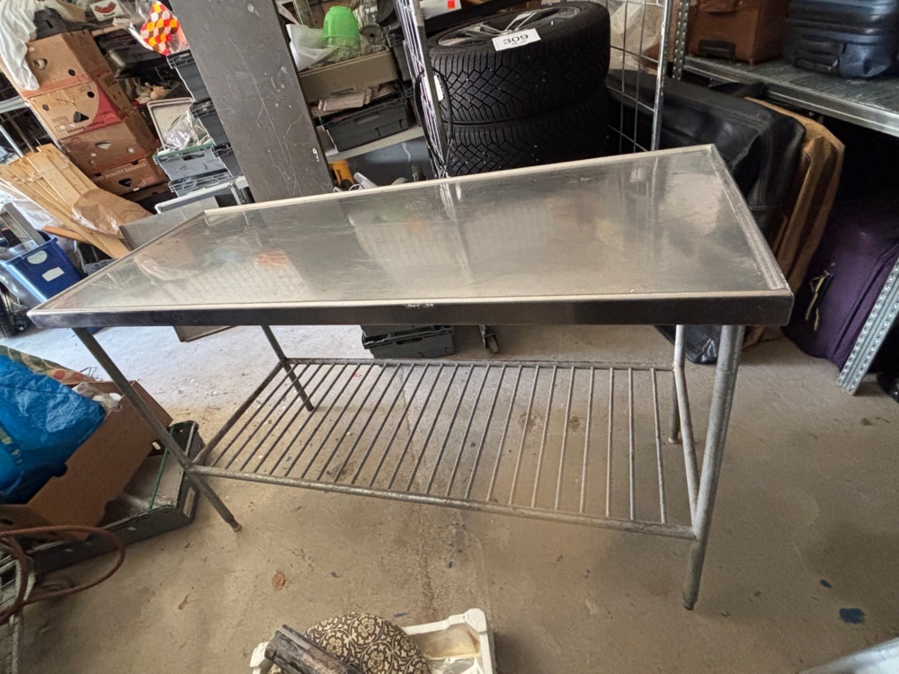 1531308-1 Workbench and serving trolley with contents