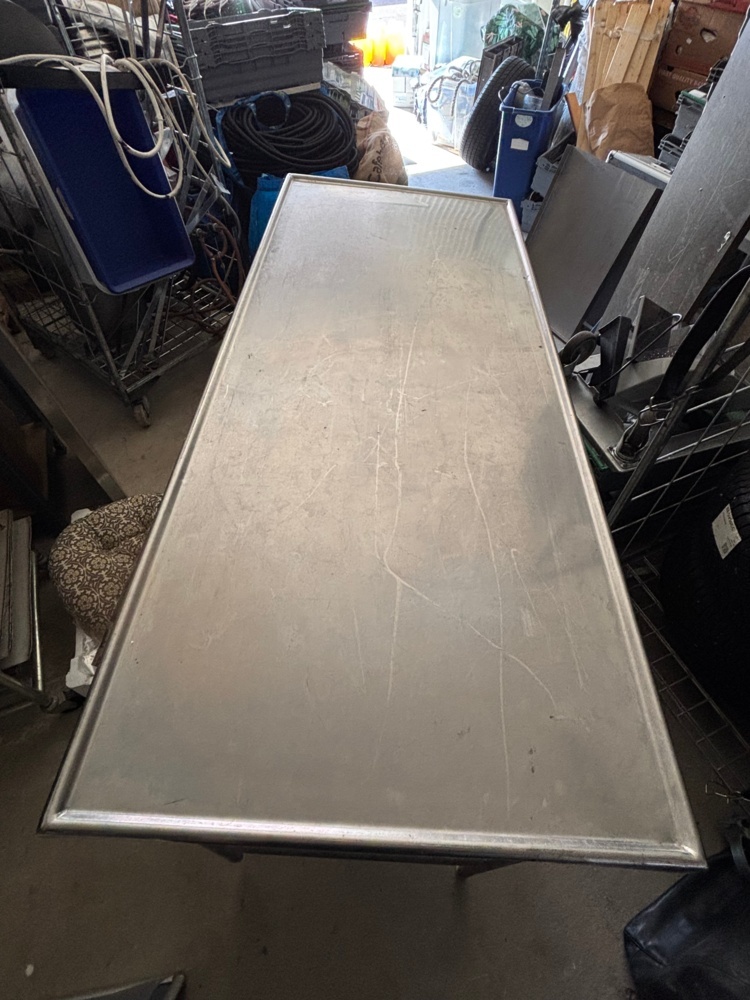1531308-2 Workbench and serving trolley with contents