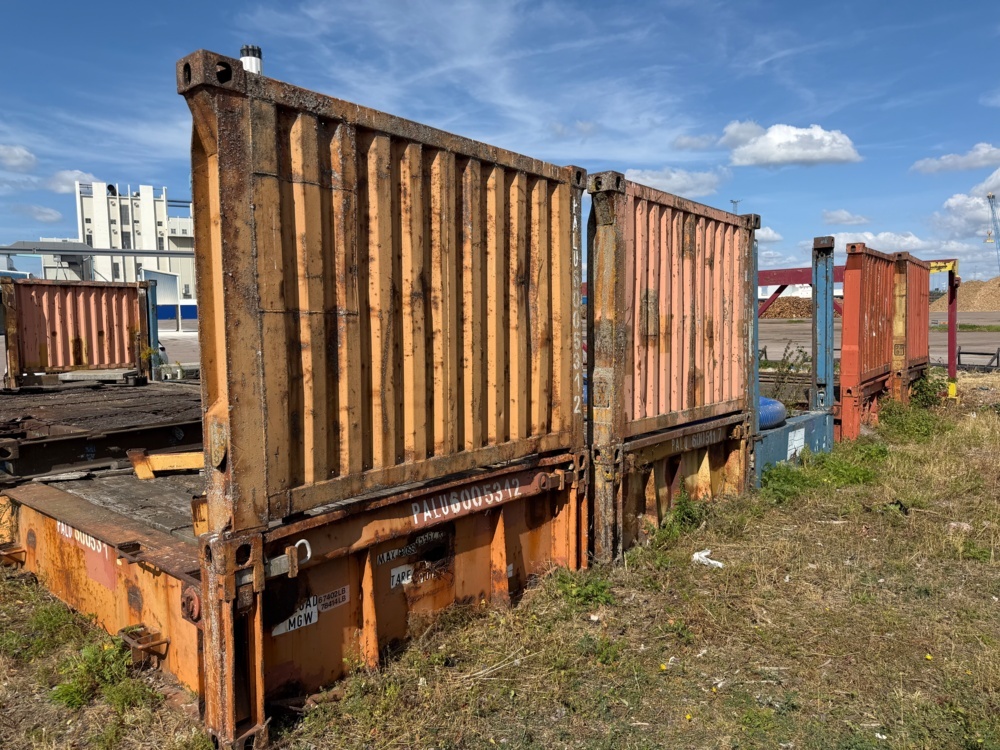 1570501-2 Lot of flat containers in different designs