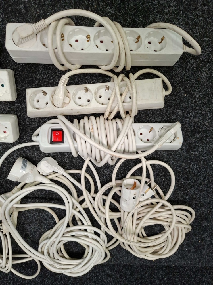 1570476-2 Power strips & extension cords