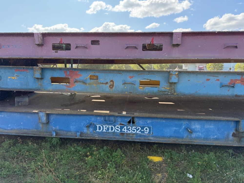1570502-2 Lot of terminal trolleys and roll-off trucks