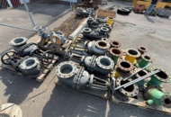 1570503 Parti industriventiler och flänsade rördelar