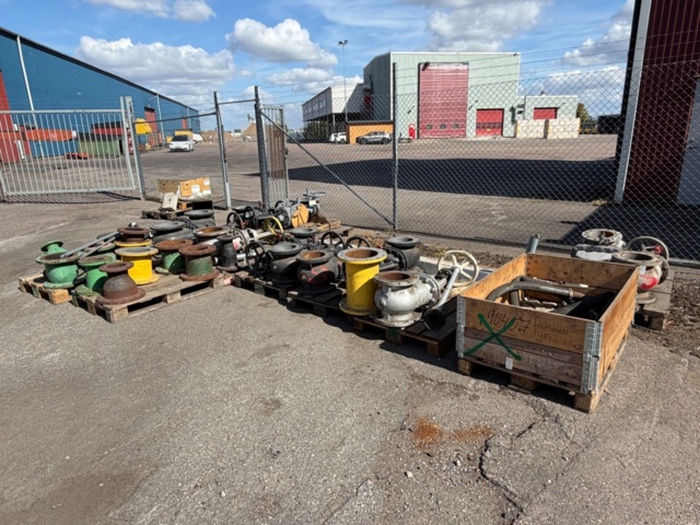 1570503-13 Parti industriventiler och flänsade rördelar