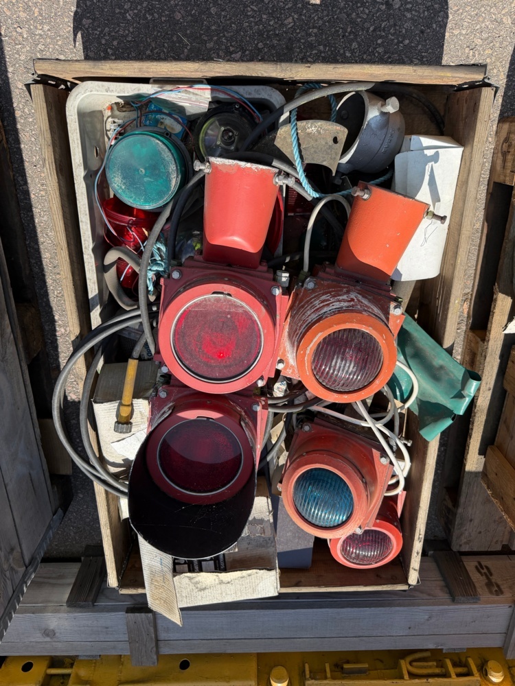 1570505-1 Lot of signal lights and lanterns with accessories