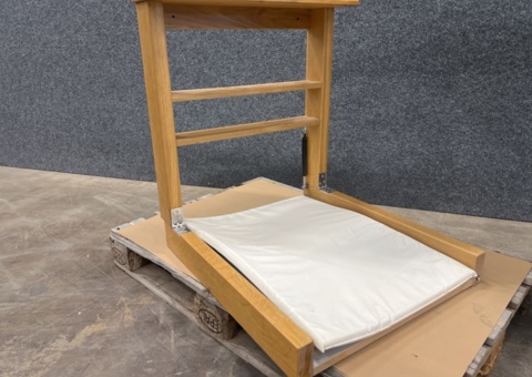Wall-mounted changing table from Skötbordspecialisten