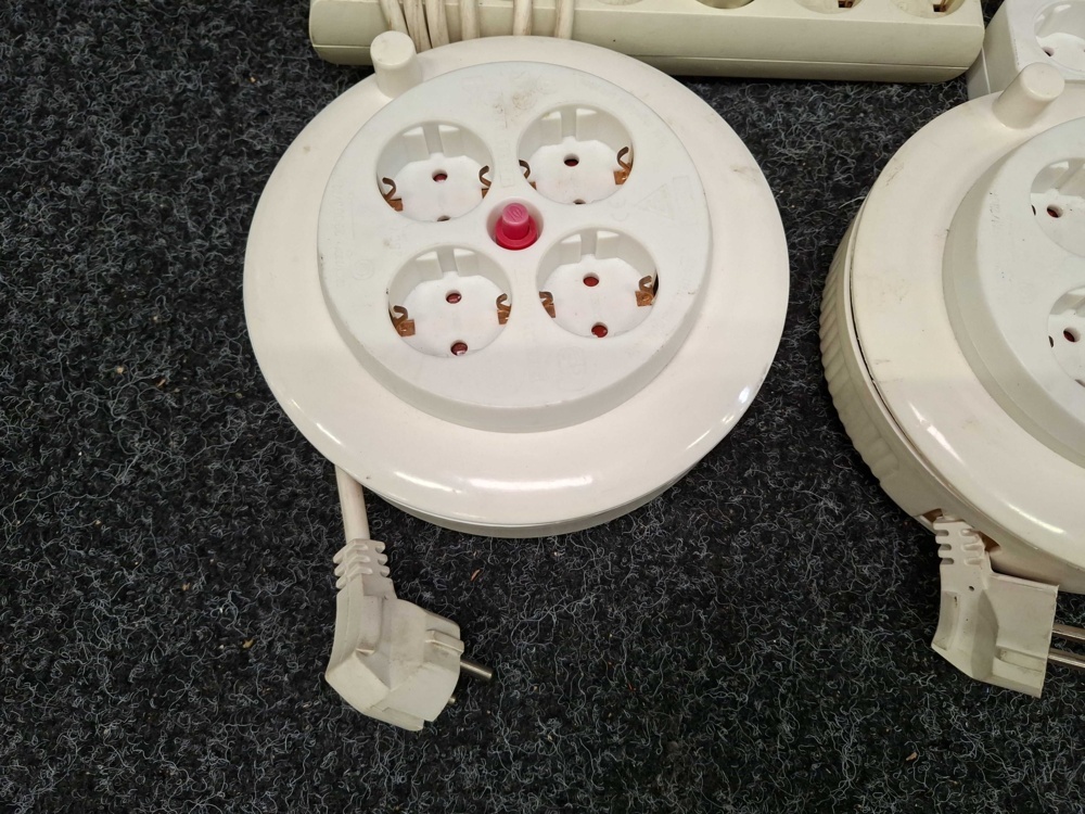 1570483-2 Power strips, junction boxes & extension cords