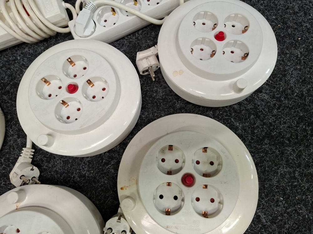 1570489-2 10 power strips & cord reels