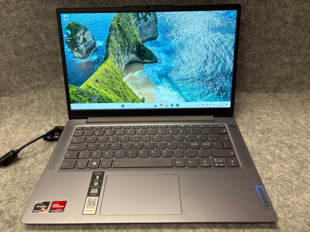1529474-1 Laptop - Lenovo IdeaPad Slim 3 15AMN8