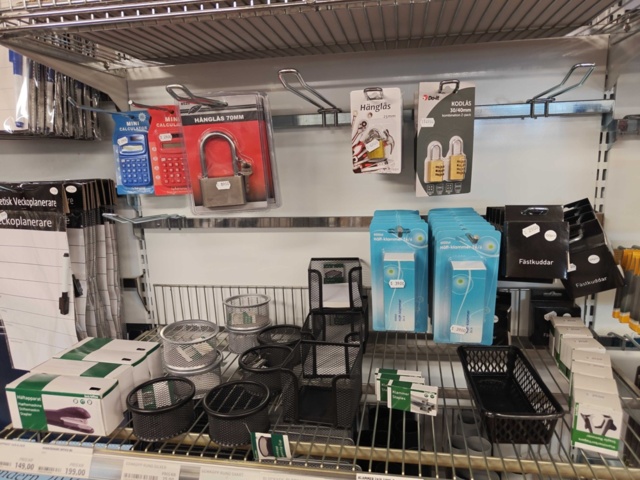 1485570-7 Parti med kontorstillbehör, elektroniktillbehör, m.m.