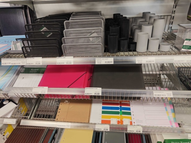 1485570-8 Parti med kontorstillbehör, elektroniktillbehör, m.m.