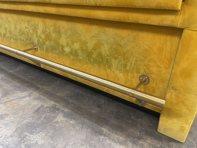 1570392-4 Yellow velvet sofa with an integrated brass-colored footrest at the bottom