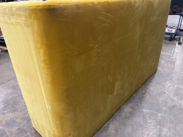 1570392-5 Yellow velvet sofa with an integrated brass-colored footrest at the bottom