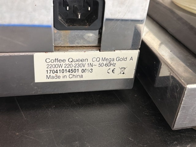 1533386-8 Coffee makers, heat lamps and hand mixers - Coffee Queen and others.