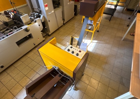 Brochure line with stapling and folding module and shaking table - Plockmatic 80