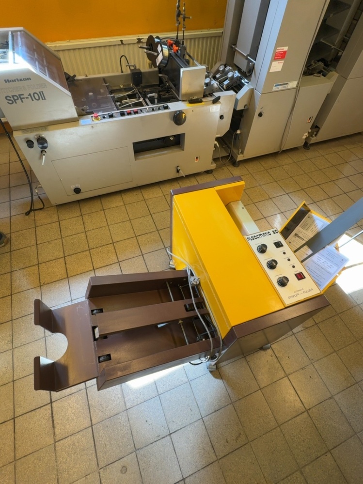 1535982-2 Brochure line with stapling and folding module and shaking table - Plockmatic 80