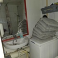 1320558-18 Blandade inventarier, engångsartiklar, frysbox m.m.