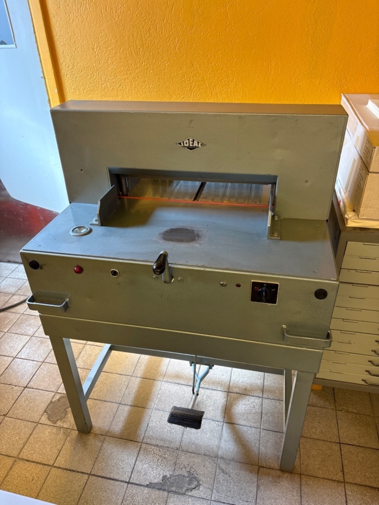 1535985-1 Manual stack cutter with extra knives - Ideal