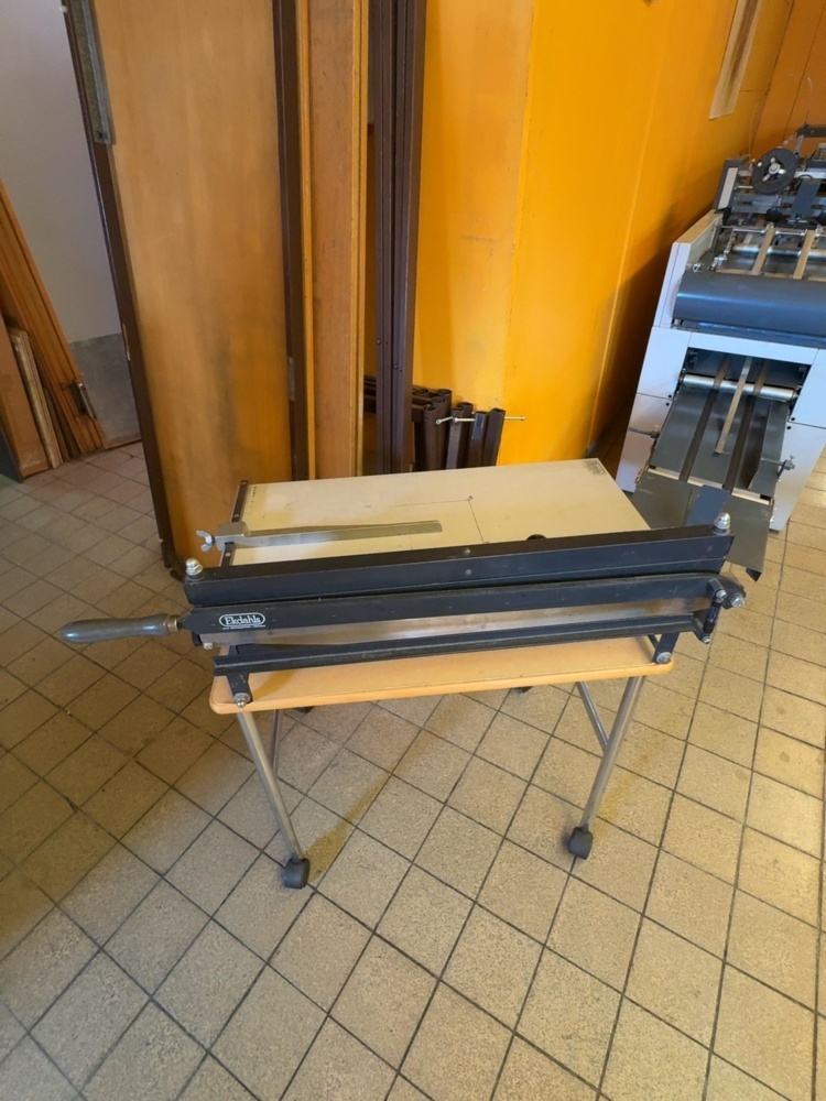 1535987-1 Manual paper guillotine - Ekdahls Size 70