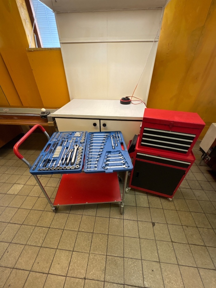 1535991-1 Collection of tools and tool storage