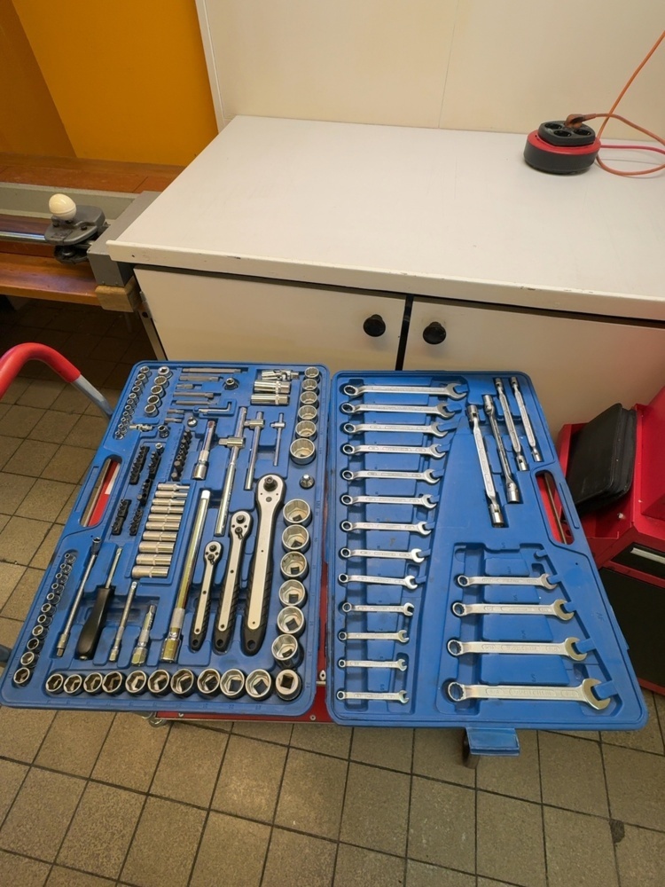 1535991-2 Collection of tools and tool storage