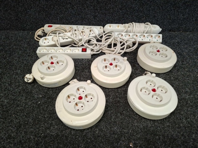 1570542-1 Cord reels & power strips