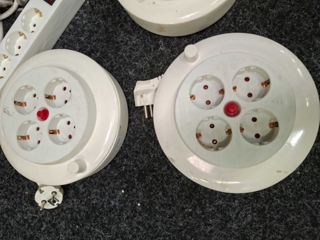 1570542-2 Cord reels & power strips
