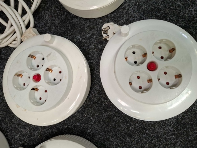 1570542-3 Cord reels & power strips